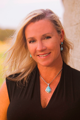 Portrait of Jessica Sawyer, Broker/REALTOR®.